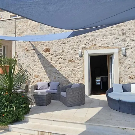 Old Stone With Pool, Jacuzzi, Walled Garden - Kristina * Milna (Brac)